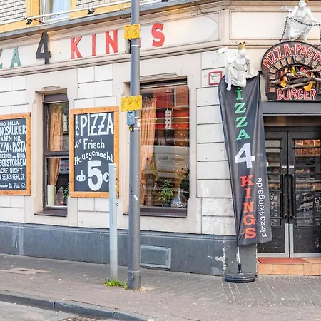 Koelnotel Hostel, & ホステル *