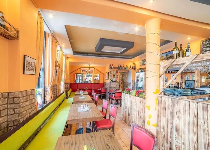 Koelnotel Hostel, & ホステル *