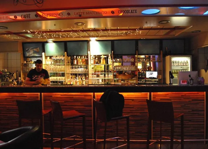 Koelnotel Hostel, & *