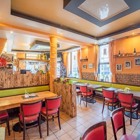 Koelnotel Hostel, & ホステル