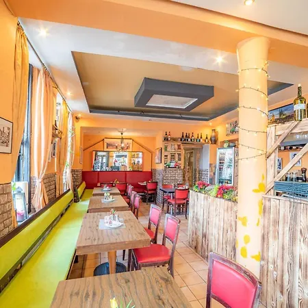 Koelnotel Hostel, & ホステル *