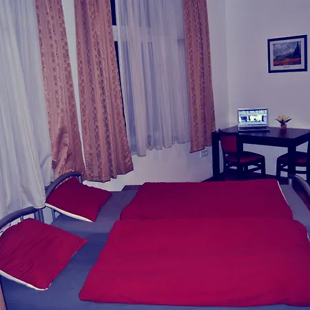 Koelnotel Hostel, & *