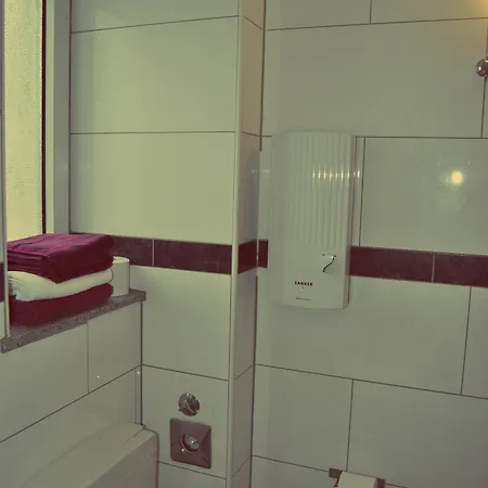 Koelnotel Hostel, & ホステル