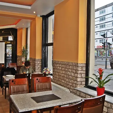 Koelnotel Hostel, & ホステル *