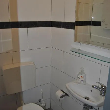 Koelnotel Hostel, & אכסניה *