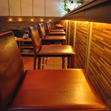 Koelnotel Hostel, & ホステル *