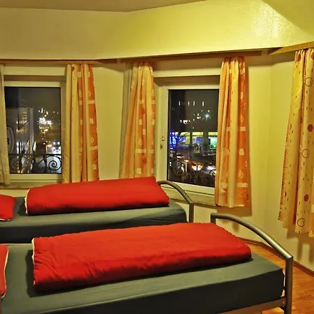 Koelnotel Hostel, & אכסניה