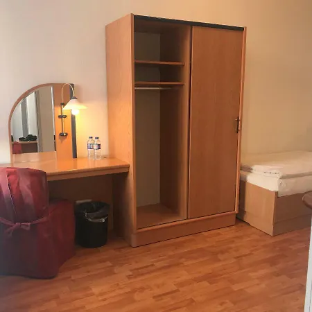 Koelnotel Hostel, & ホステル