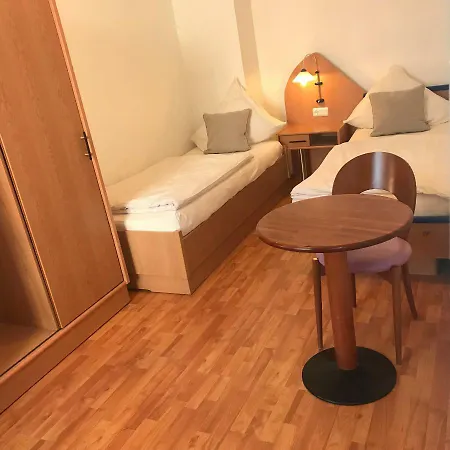 Koelnotel Hostel, & *