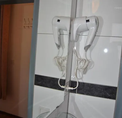 Koelnotel Hostel, & *