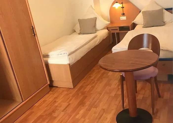 Koelnotel Hostel, & *