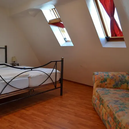 Koelnotel Hostel, & Colonia