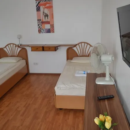 Koelnotel Hostel, & Hostal Colonia