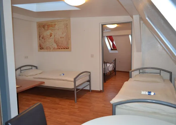 Albergue Koelnotel Hostel, & *