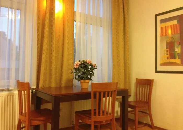 Albergue Koelnotel Hostel, & *