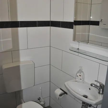 Koelnotel Hostel, & *