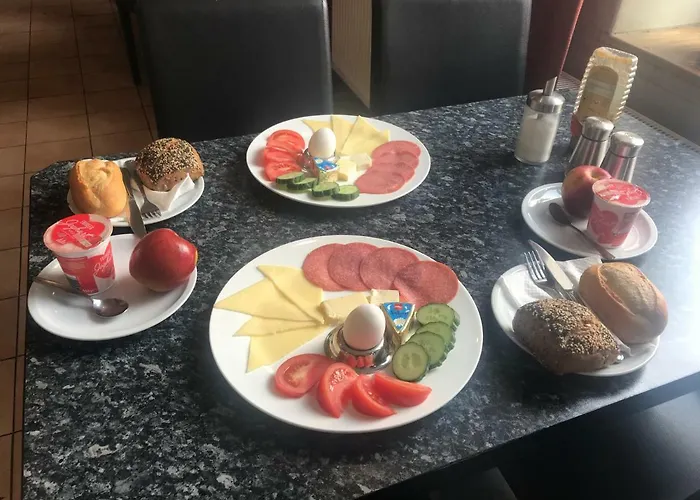 Koelnotel Hostel, & *